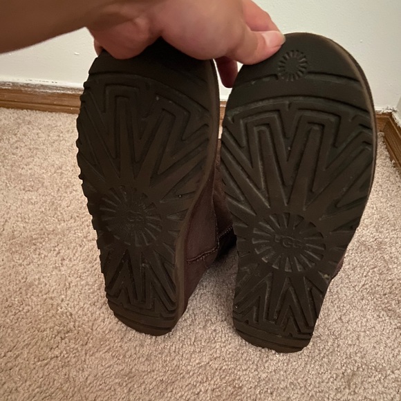 COPY - Classic chocolate brown UGG boots - Picture 4 of 6
